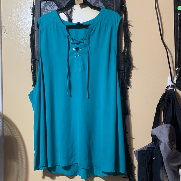 #571 size 6 Torrid Turquoise Lace-Up Tank Top w/ a slight pull - Picture 1 of 6